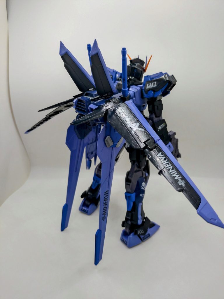 フォースシルエット、組み合わせの都合上、エールストライク本体よりちょっと下目の組み付けになりましたが(汗)