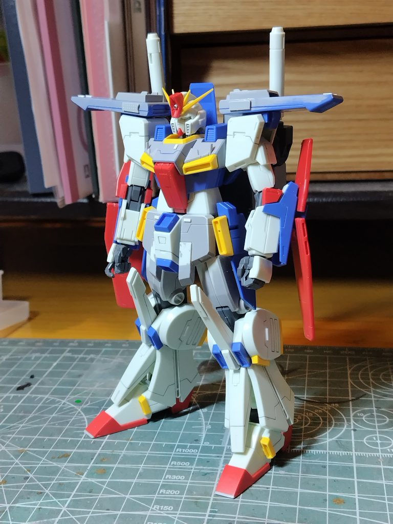 スジ彫り、プラ板工作後。