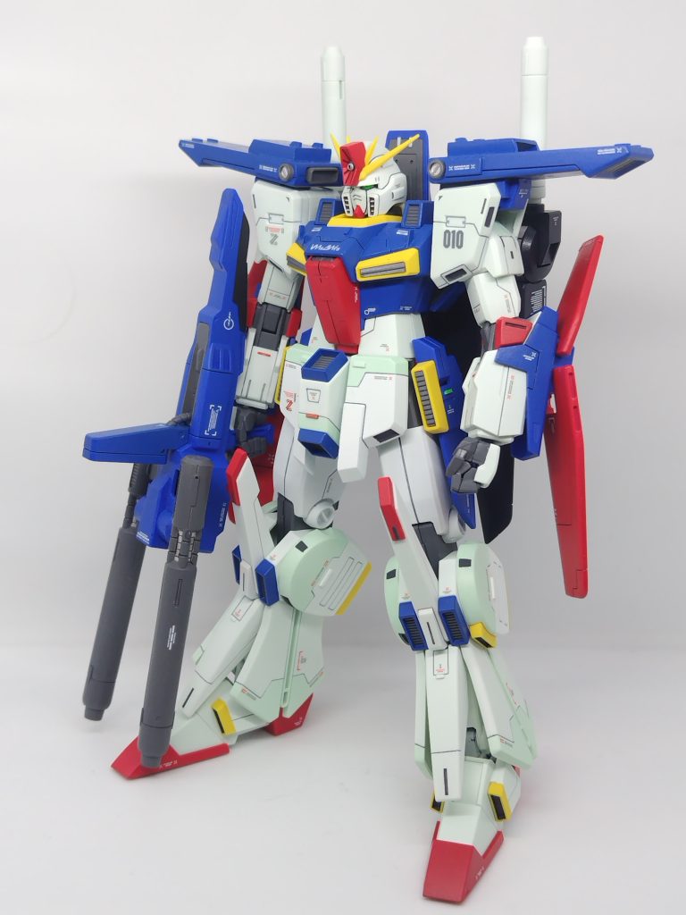 ベースの白をZZ特有の緑っぽい白にすることも考えましたが、差し色にとどめてみました。