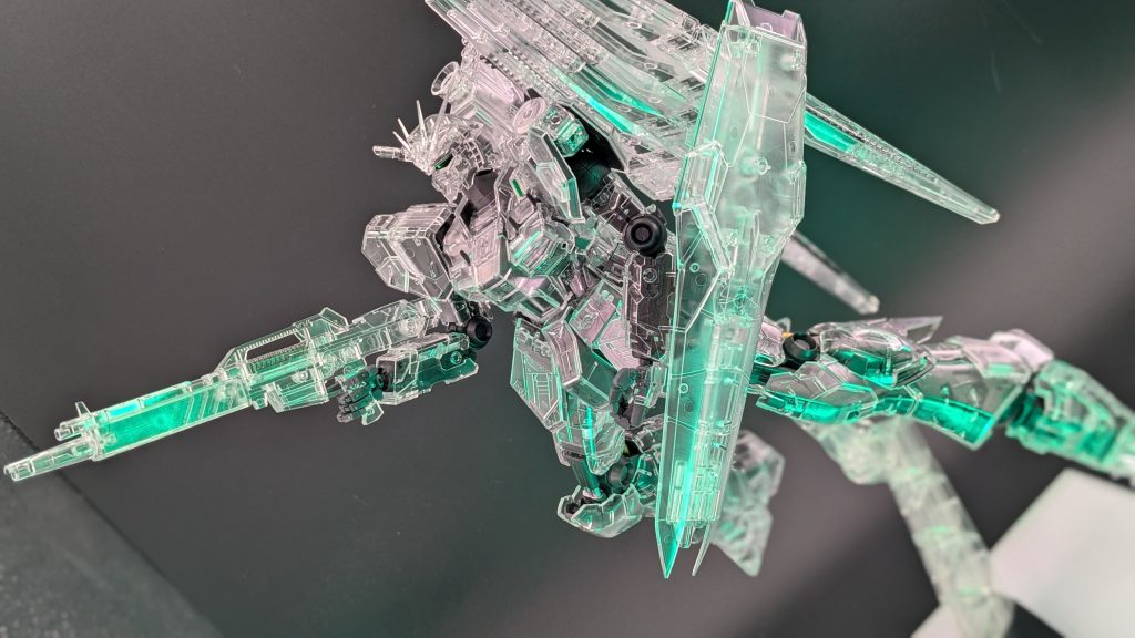 今回は照明を色々入れてみましたサイコフレーム発光イメージで緑色