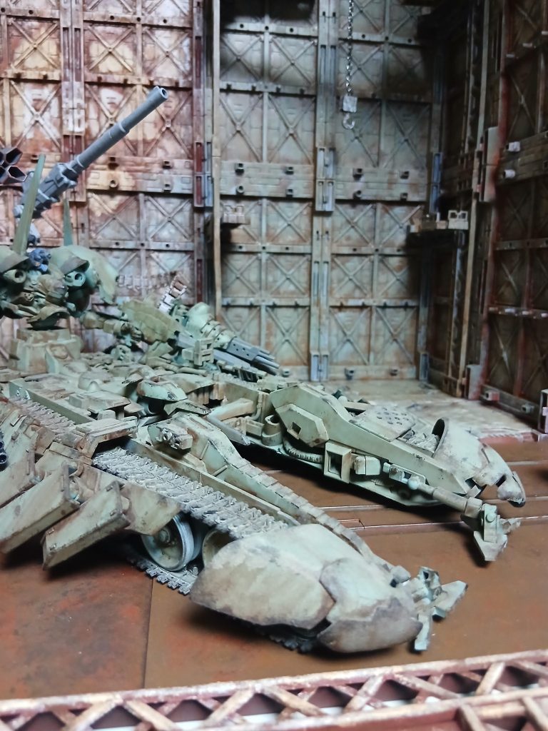 タミヤの戦車キャタピラだけ使用。このへんカッコイイ