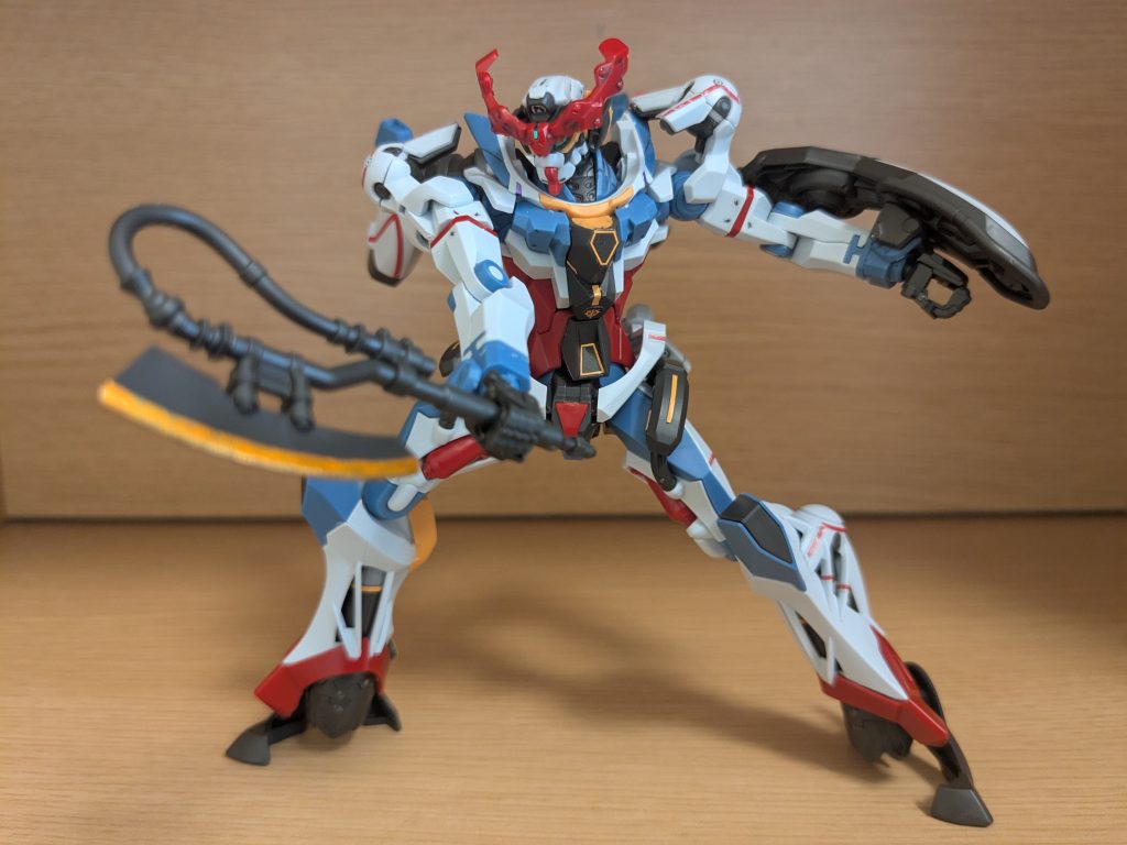 ブンドドで１枚。ヒートホークのブレード部分のみ、メタリックオレンジで塗装。やっぱジークアクスはヒートホーク持ちでしょ〜と、早速ビームライフルは外しました（笑）しかしよく動くし、素組みでこの完成度！このシリーズのプラモすごいですね！！