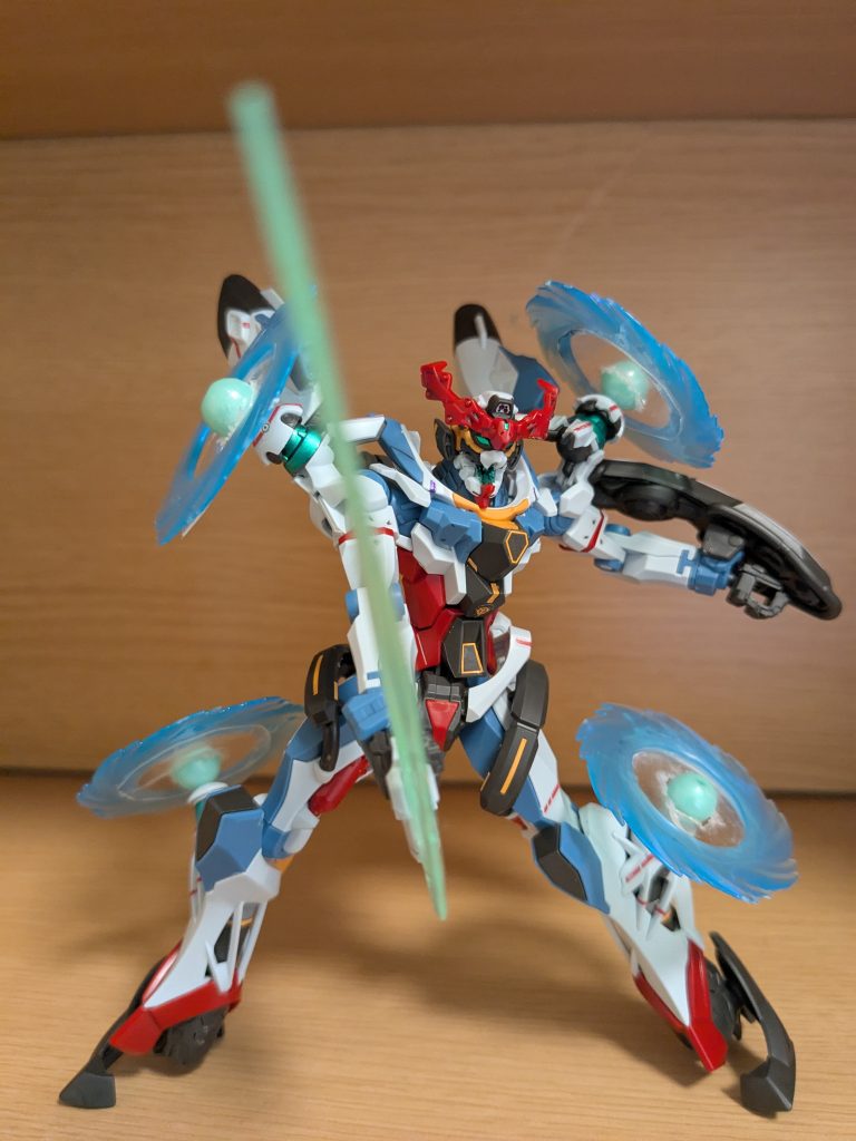 と、いうことで、エンディミオン•ユニット覚醒状態っぽく作成してみました！劇中のものとは色合いを若干変えてあります。劇中では青のオーラにリング中央はピンクでしたが、リング部分以外をグリーン系で統一しました。だってシャロンの薔薇とは別のオーパーツで「エンディミオン•ユニットの声=アムロ・レイ」てことは、これはも〜サイコフレームだろ！？と自分の中で解釈したので、ならサイコフレームの光でグリーンだと思い、この色合いで仕上げました。