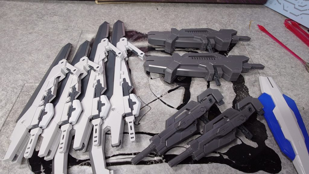 ロングブレードとショートブレードも青のところを白に塗ってます