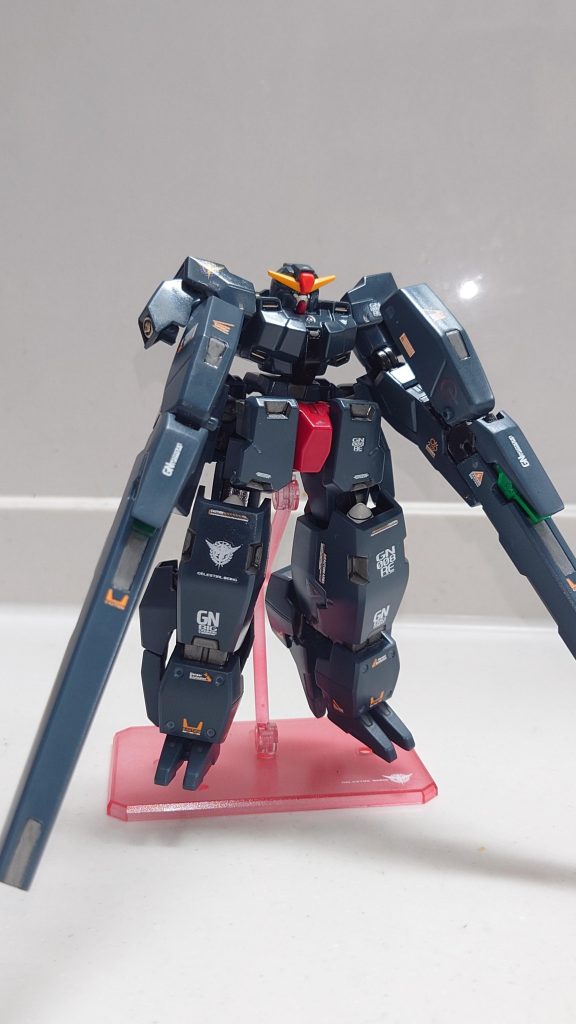 完全変形を目指して作っていたので股関節あたりは構造が複雑で干渉が多いです(gundam-kao5)足先は結局差し替えなので股関節あたりも割り切ればよかったかなぁ(gundam-kao9)構造を入れながら脚が長くなりすぎないようにするのが難しかったです(gundam-kao5)