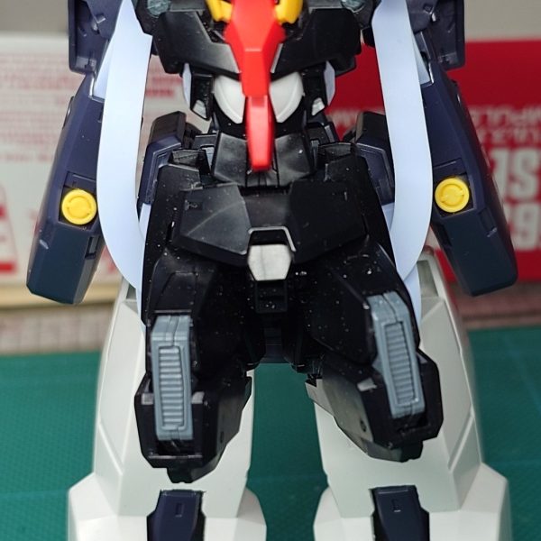 前回のプルトーネブラックをゴツくしたいなということでセラフィムを背中に、セラヴィーのパーツを改造、取り付けています今後も手を入れていきます（7枚目）