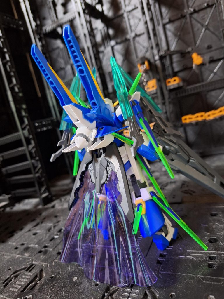 まず、トライエイジマグナムに近いので、トライスラッシュブレイド(=ビームマント)を合わせることを思い浮かびビルダーズパーツを購入して装着しました。