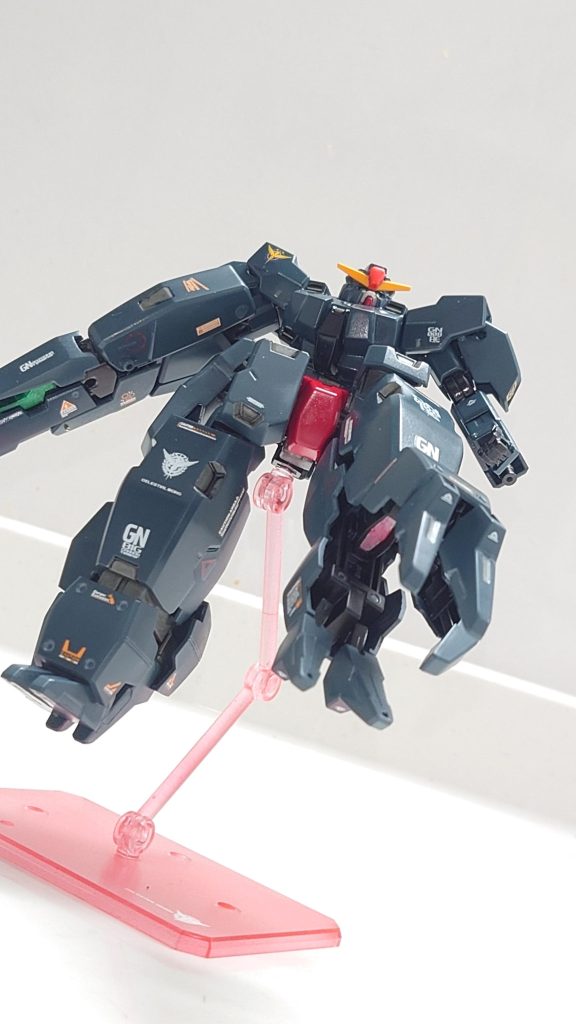 脚部クロー展開!この爪好きなんですよねぇ(gundam-kao3)これで掴まれるだけでも ひとたまりもなさそうですが、ゼロ距離ビッグキャノンもある(gundam-kao4)