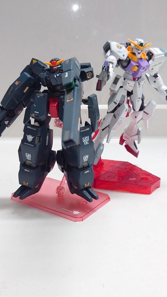 ダブルアタック!ラファエルガンダム(素体)を作成してからだいぶ時間が経ってしまいましたが、ようやく完成しました(gandam-hand2)次回は合体させてラファエルガンダムを完全体にしようと思います!また見に来て下さいね(gundam-kao6)