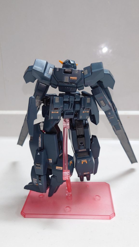 後ろ姿です!変形した姿は次回ラファエルガンダムでお披露目します(gandam-hand1)