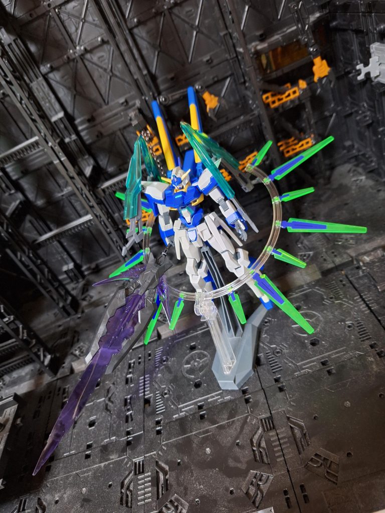 ちなみに、V2のウイングはHGアサルトバスターのコアファイターからで、GNドライヴは、アメイジングエクシアの余剰パーツです。