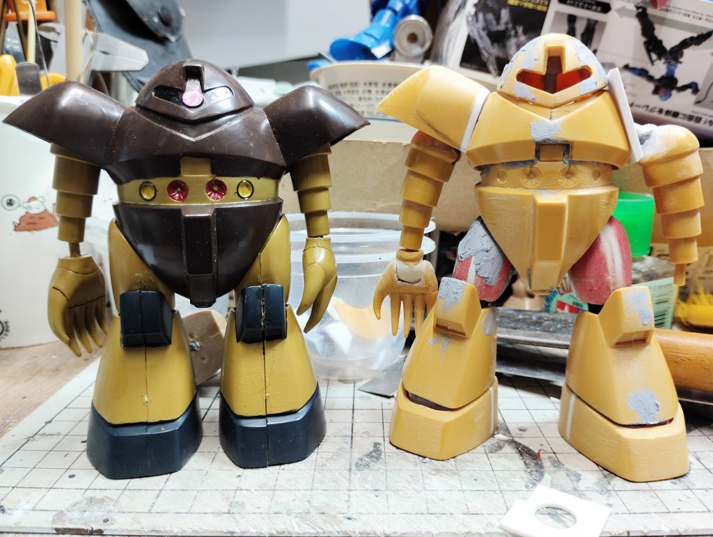 制作途中太股にシャアザク使用お腹、Mrカラー瓶の太さまで絞ってます