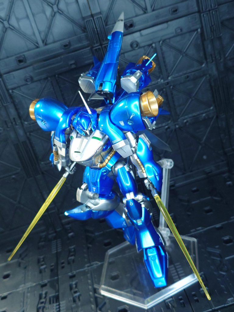 複数のバックパックを換装する上で配色には特に気を使いました。仕上がりは満足満足🤭撮り忘れましたがこの状態だと背面ブースター６基の頭おかしい大推力です（笑）