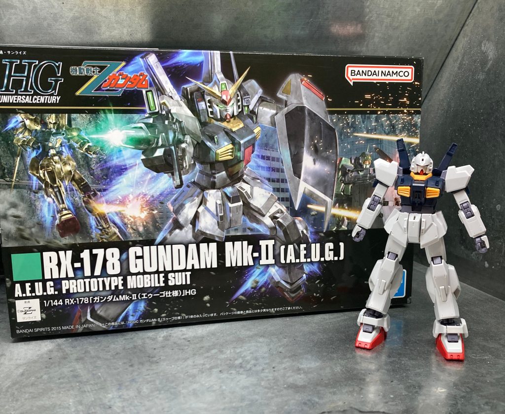 仮組み完成の図です。アンテナついてないとポケ戦に出てきそうなモビルスーツですね。前回、RGを製作したのですが、どこから手をつけてディテールアップさせるのかかなり迷いました。