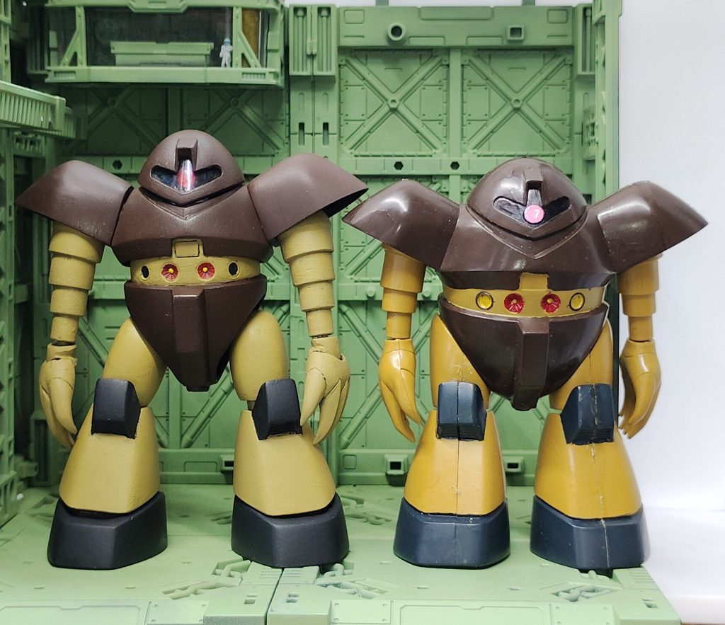 オクで手に入れたノーマルゴッグとの比較太股以外は同じパーツを使用してます。