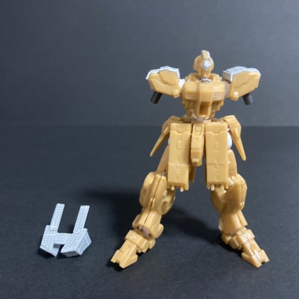 HWS装備製作中です。胸アーマーだいたい形になったかなと。肩のミサイルランチャー、あんまり好きじゃないけどあれないとHWSにならないんで作ります。もちろんネオジムでコンパチ。中の人に出来ます。写4)可動化の方は二の腕をどうするかで一旦ストップ。とにかく小さい。モチベアップの為、作りたいとこからやってると行ったところです笑。某隊員も国民的アニメのマネをしてハッスルしております。写5)（2枚目）