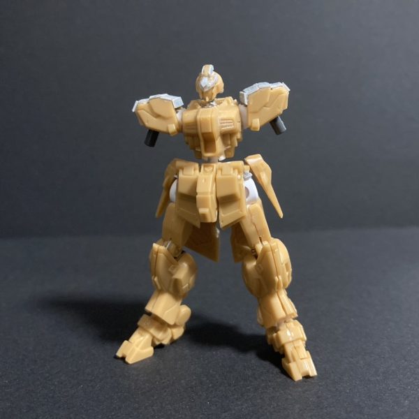 HWS装備製作中です。胸アーマーだいたい形になったかなと。肩のミサイルランチャー、あんまり好きじゃないけどあれないとHWSにならないんで作ります。もちろんネオジムでコンパチ。中の人に出来ます。写4)可動化の方は二の腕をどうするかで一旦ストップ。とにかく小さい。モチベアップの為、作りたいとこからやってると行ったところです笑。某隊員も国民的アニメのマネをしてハッスルしております。写5)（4枚目）