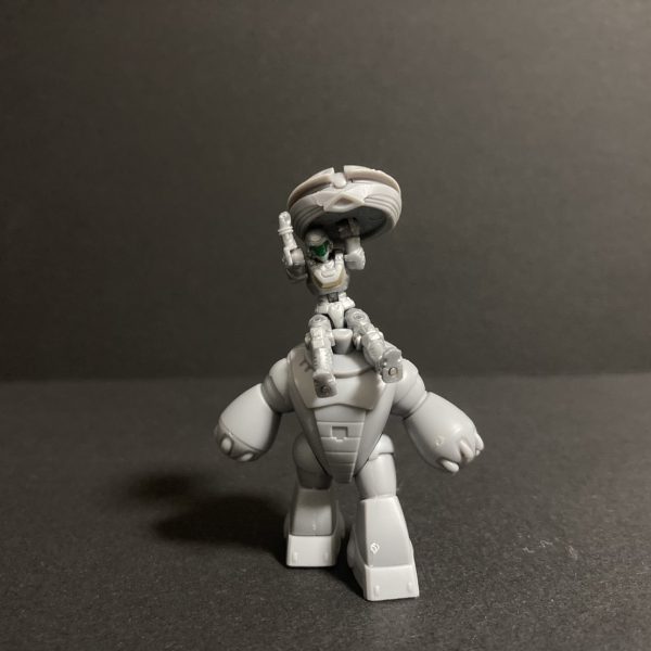 HWS装備製作中です。胸アーマーだいたい形になったかなと。肩のミサイルランチャー、あんまり好きじゃないけどあれないとHWSにならないんで作ります。もちろんネオジムでコンパチ。中の人に出来ます。写4)可動化の方は二の腕をどうするかで一旦ストップ。とにかく小さい。モチベアップの為、作りたいとこからやってると行ったところです笑。某隊員も国民的アニメのマネをしてハッスルしております。写5)（5枚目）