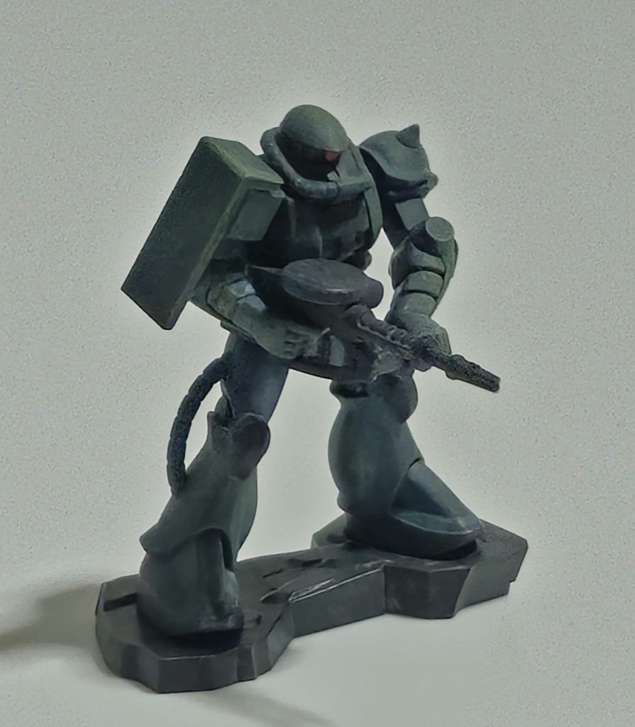 ザク　ドライブラシにて塗装100均のアイシャドウブラシがコシが強くてドライブラシしやすかった