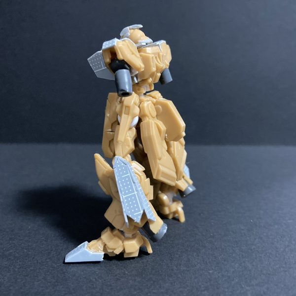 HWS脚部スラスター作成。直径1mmのネオジムにしてみたんですけど、だいぶ保持力落ちました😅。日頃は2.5mm使ってます。足のスリッパも形状変更しました。胸部装甲も結構作り替えて、ミサイルランチャーはこれだというものが出ずまだまだ考え中〜。だいぶHWSになってきたかな〜？（3枚目）