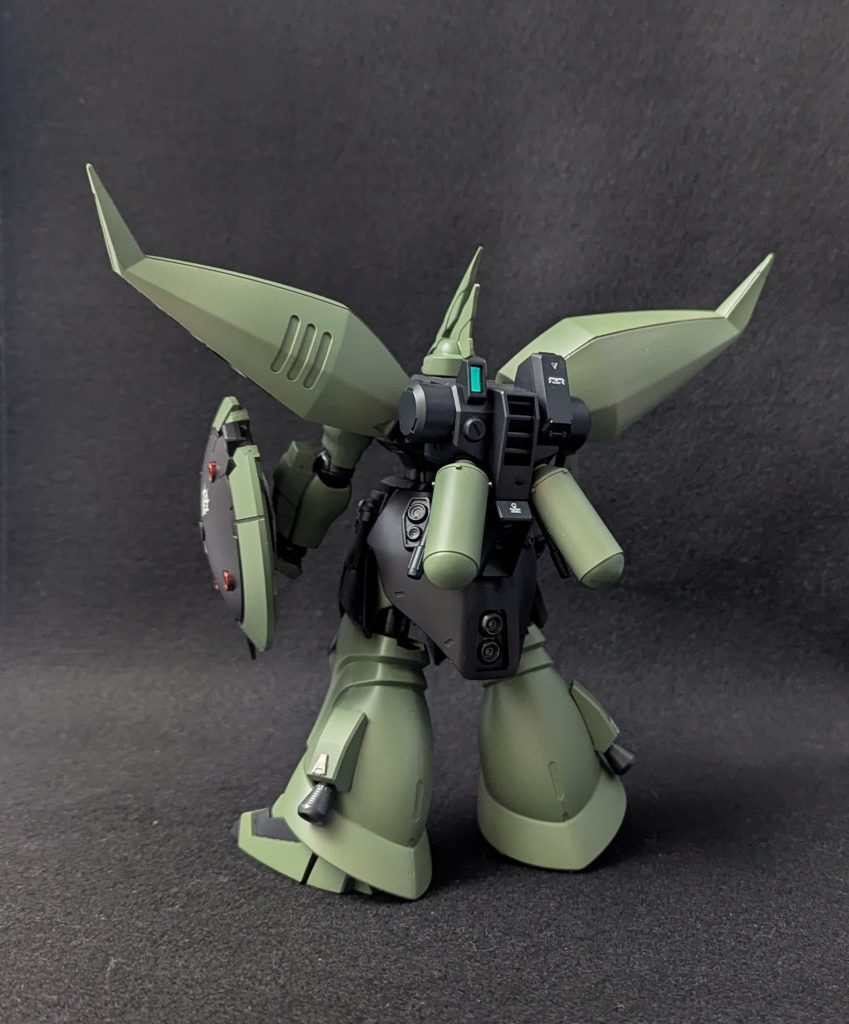 というわけでマシュマーがZZ本編に登場してない期間に乗っていた（かもしれない）MSって設定で作りましたカラーリング的にはザクIII改やハンマハンマを見る限りマシュマーのパーソナルカラーは緑なのかなと思いリゲルグの赤い部分を緑にしました