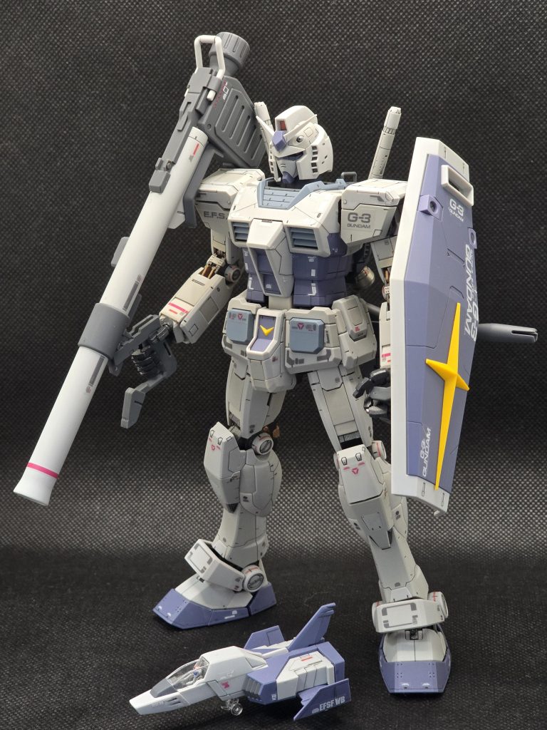 成形色を活かすこともあり、ゲート処理とヒケにはヤスリで時間をかけました。バズーカの表面はかなり滑らかになりました。