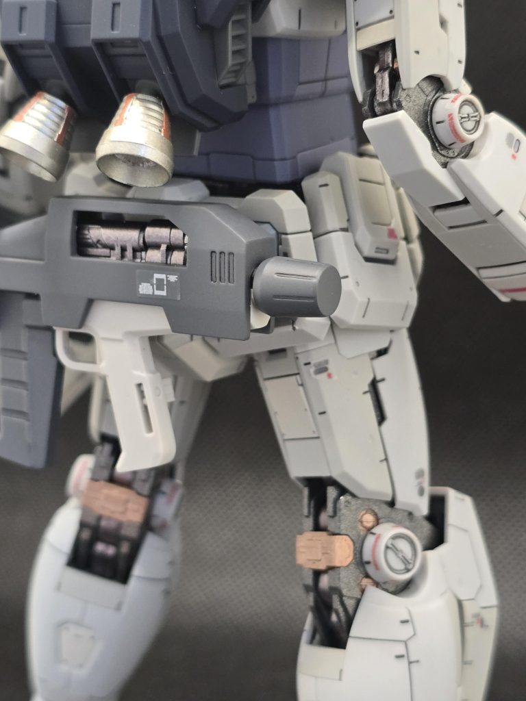 間接部は全部塗ると経年でくっつくこともあるので見える部分のみ塗装してます。