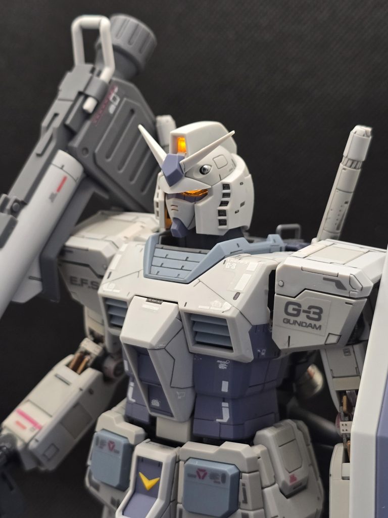 バルカンはシルバーに。ライト仕込んでます。あとデカールが水転写ではないので、ところどころ余白をカット、ものによっては切り離して使っています。