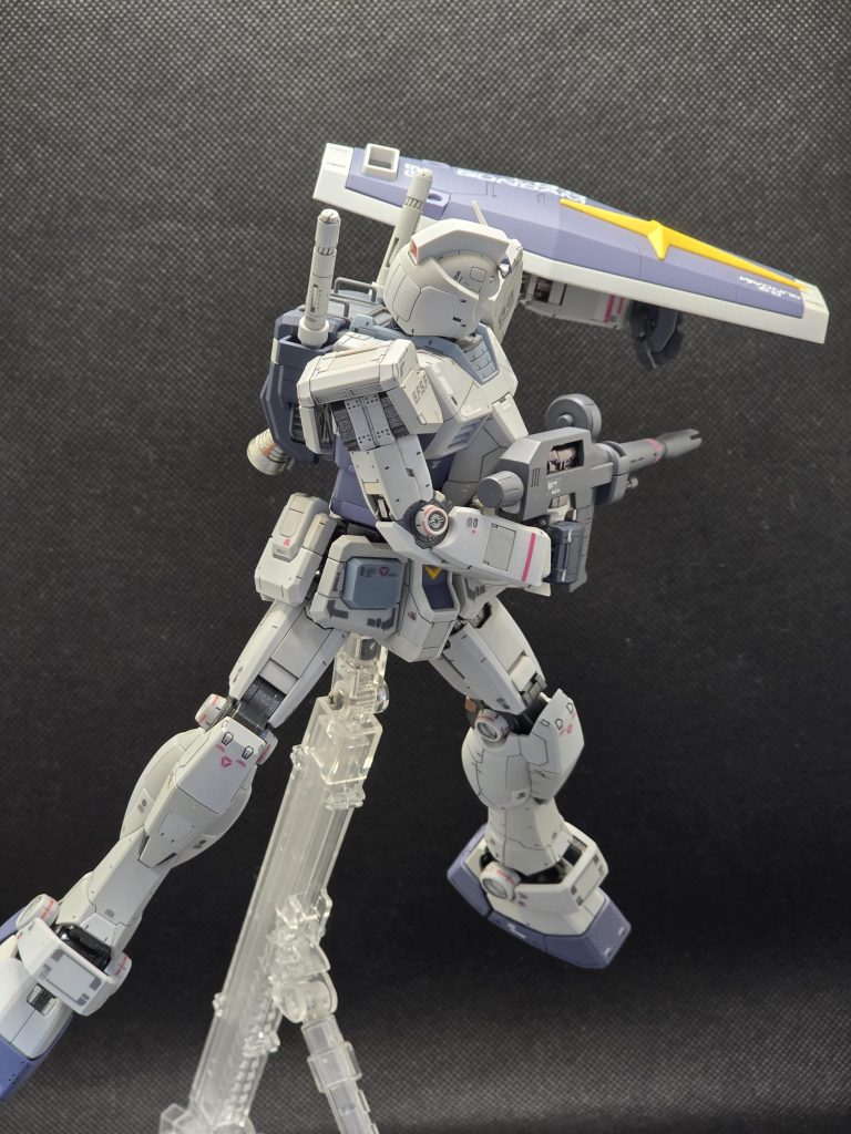 ところどころにある穴?(・←コレ)はピンで少し深めにしています。滑って自分の指に刺した時に結構血が出てビックリ(gundam-kao5)