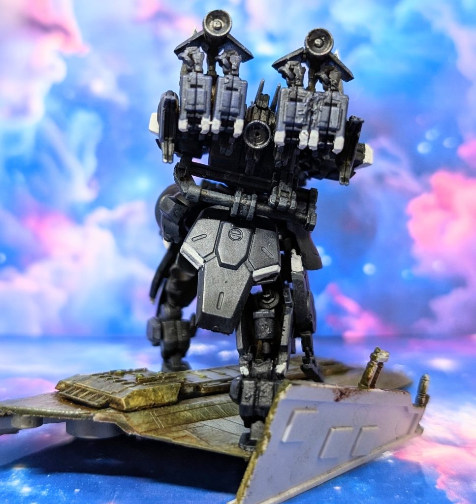 アーティファクトは背面がかっこいい。ただ、そんなに手の交換パーツいる？。