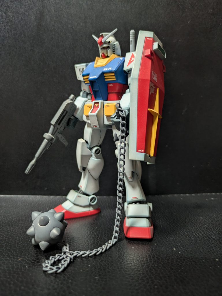 定番のアムロ・レイ機　旧キットのガンダムハンマーと共に！