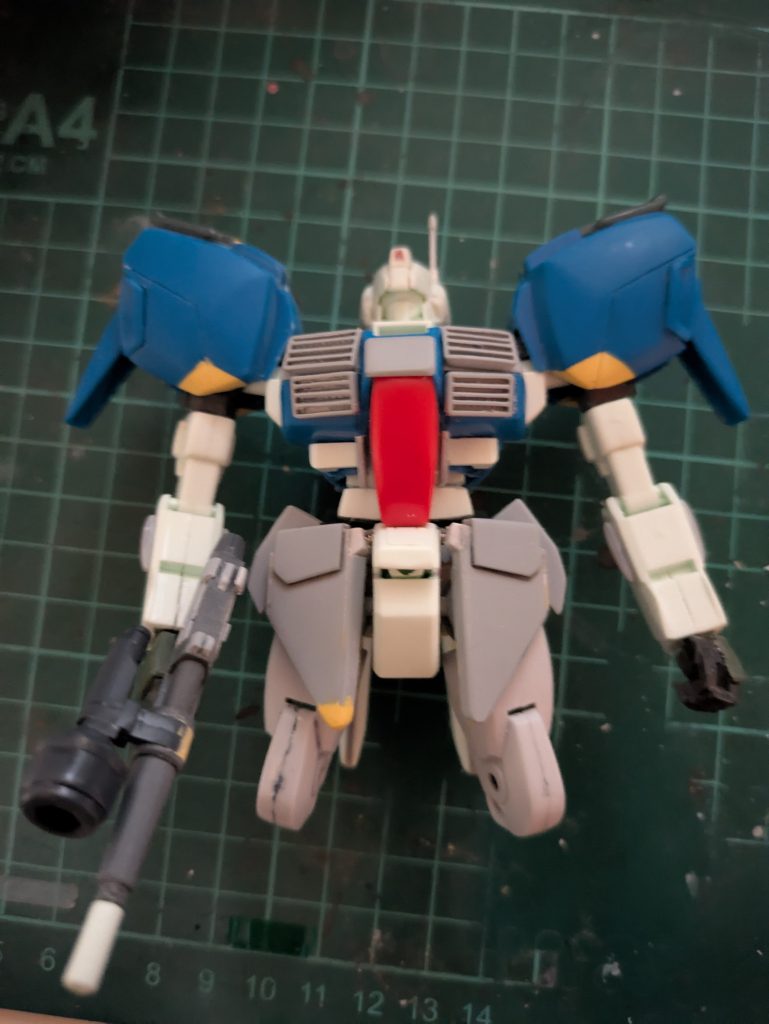 製作開始時です。グレーの部分はプラ板、黄色はポリパテです。