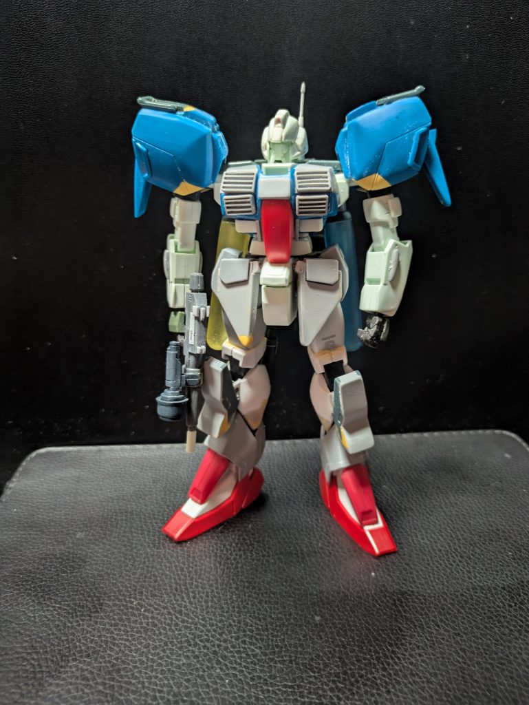 塗装前、旧キットのSガンダムとジャンクパーツ、プラ板、ポリパテの塊です。