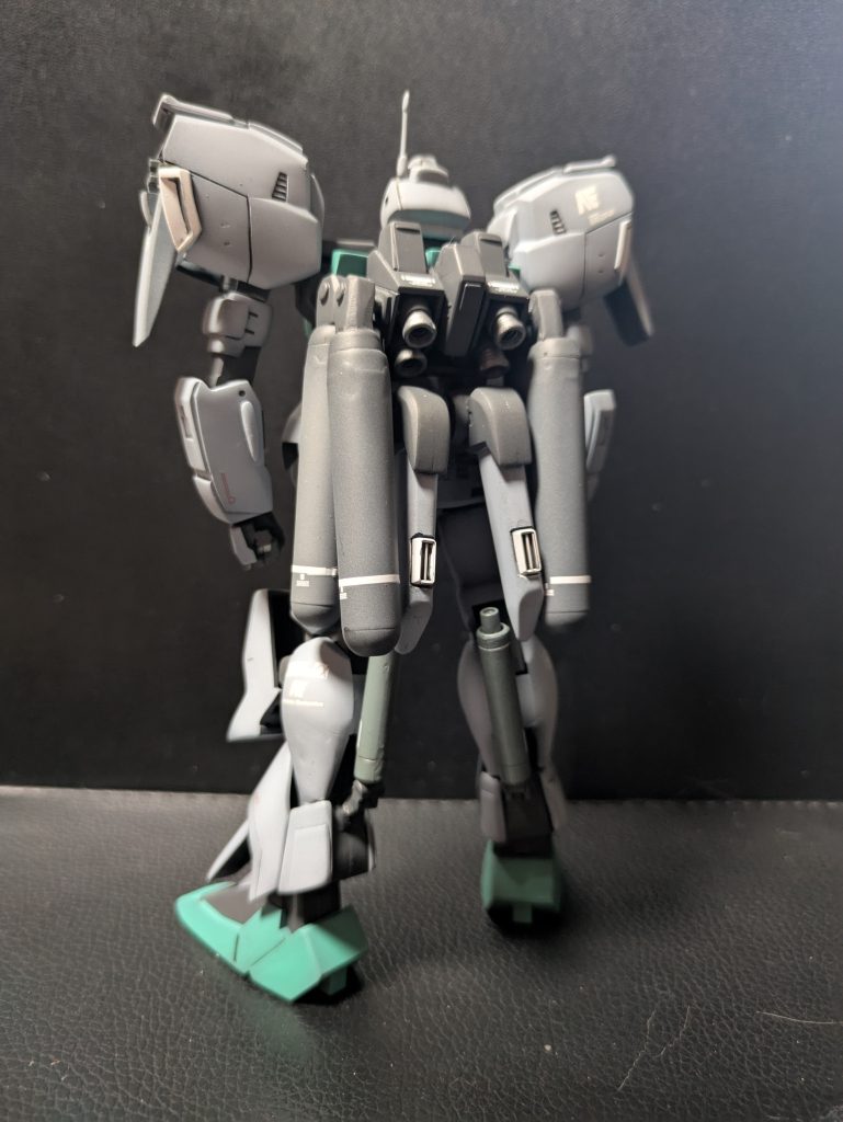 プロペラントタンク6本って背面から撃たれたら大爆発ですよね。