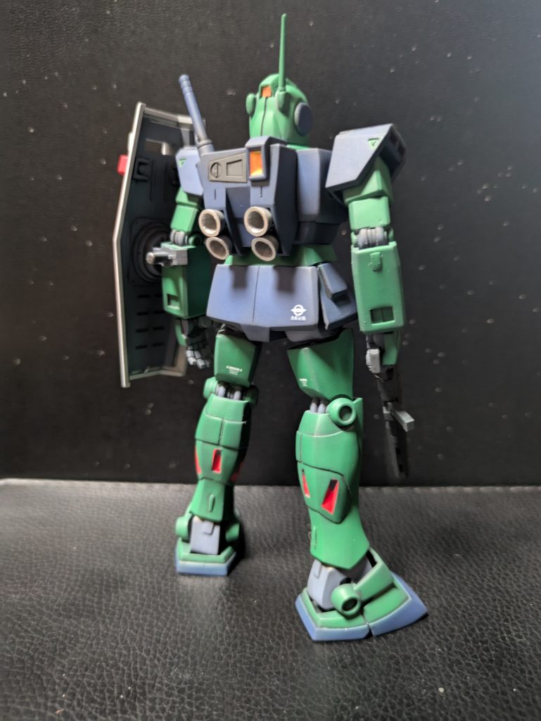 意外にプロポーション良くてHGUCシリーズと並べても違和感あまりありません。