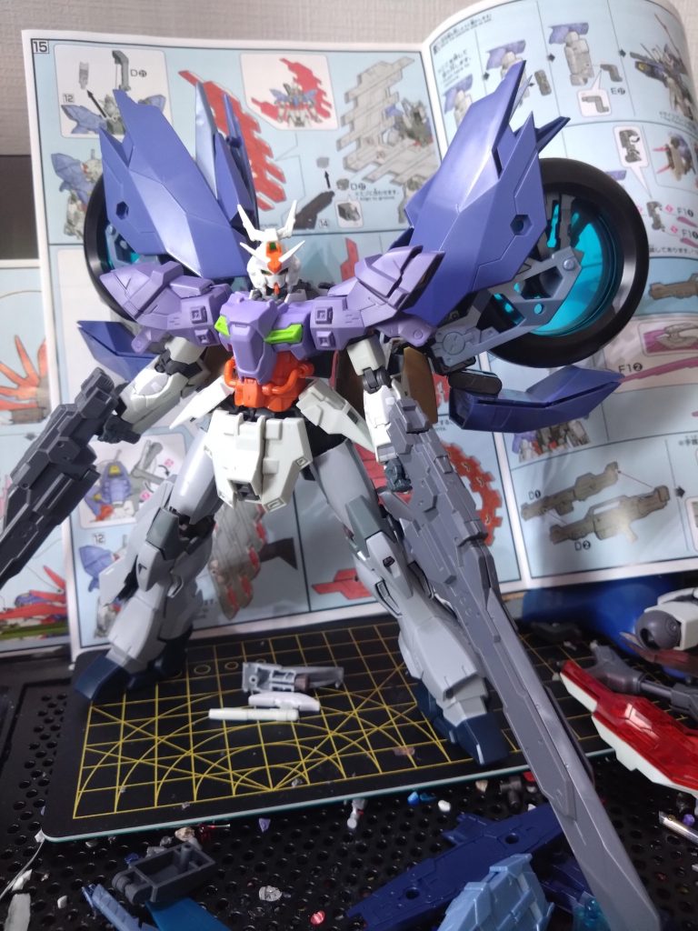 改造素組み私「これ以上は原型無くなるからやめとこうかな」友「もう原型無いやん」ここから頭まですげ変わるとは… 