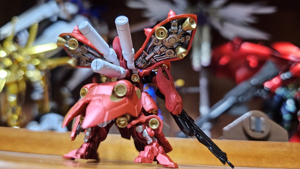 背面タンクはセミグロスホワイト。バーニア内部はブライトアイアンですが、ディテールがエグいお陰で結構様になりますねぇw