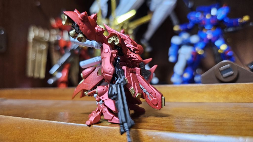 側面フロントスカート中央のシルバーの配線？は少々拘りました。