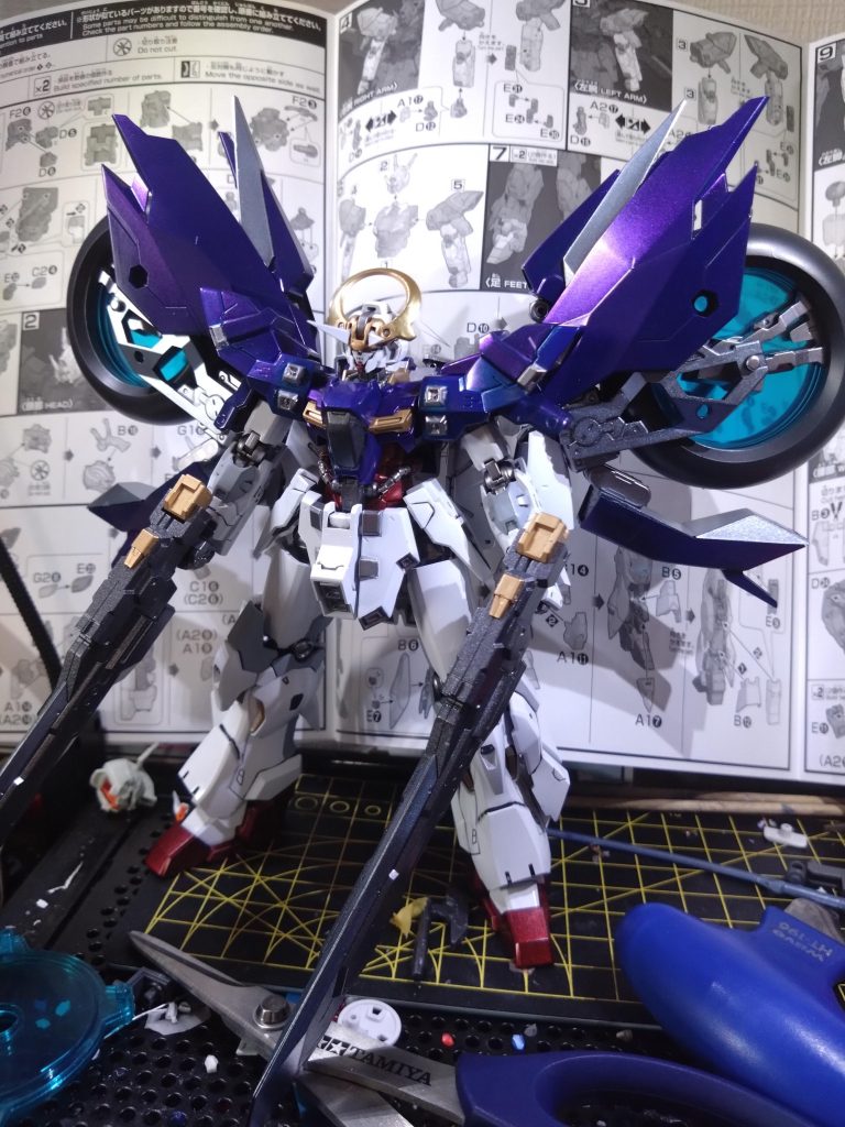 塗装後支えなしでも立つのは立つんですよね。バランスが悪い上に脚と腰の関節に大ダメージですが(^_^;)