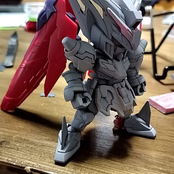典韋マスターを改造してマスターガンダムを製作中※追記バックパックは延長してみたのですがしっくり来なかったので思い切ってGフレームのものに交換ボールデンの組み合わせで接続ダークネスフィンガーはHGマスターを平手も流用予定肘関節はボールデンに 以下過去分先駆者はいると思うので二番煎じ感は否めない頭頂部や肩、フロントスカートの装飾を削り、Gジェネ版マスターからバックパックを拝借してボールデン仕込んでます肘にイエサブのジョイント付けて曲がるようにしてます（2枚目）