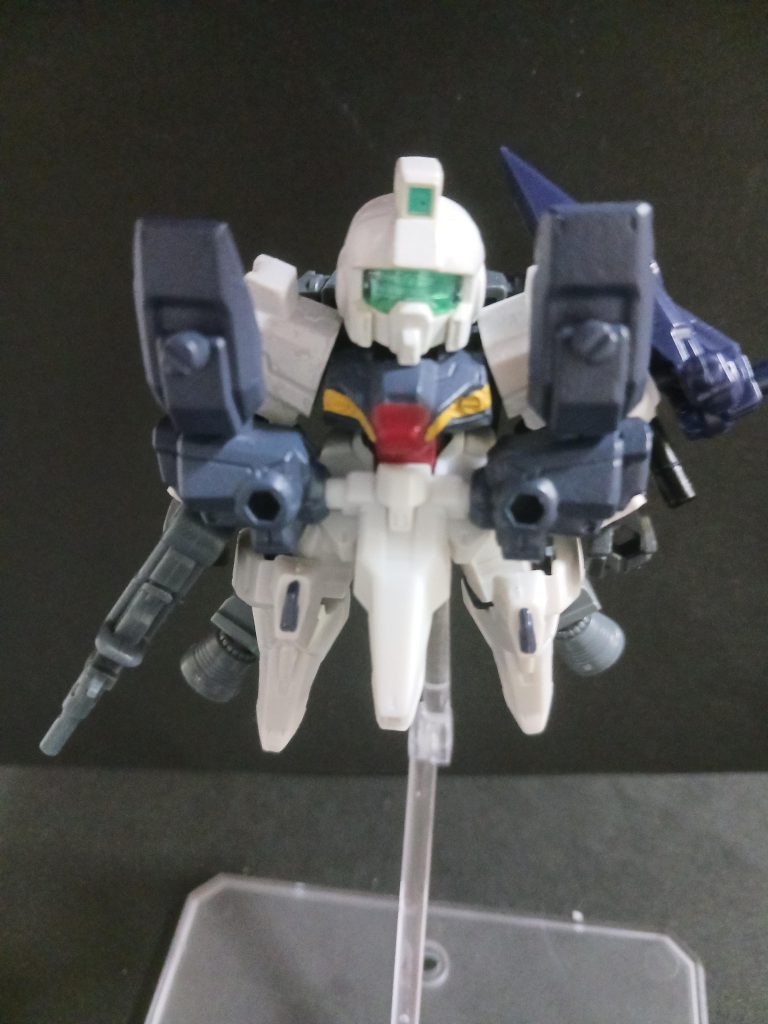 正面この正面に装甲がある感じとか、足についてるバーニアとか、わたくしの癖全開です。