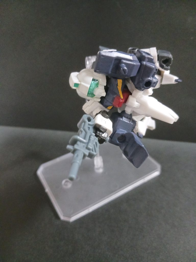 装甲は展開するのでマシンガンを打てます。ポーズが制限されるので、ポージングがムズイですね、、、そして、、、、ここからはオマケ！