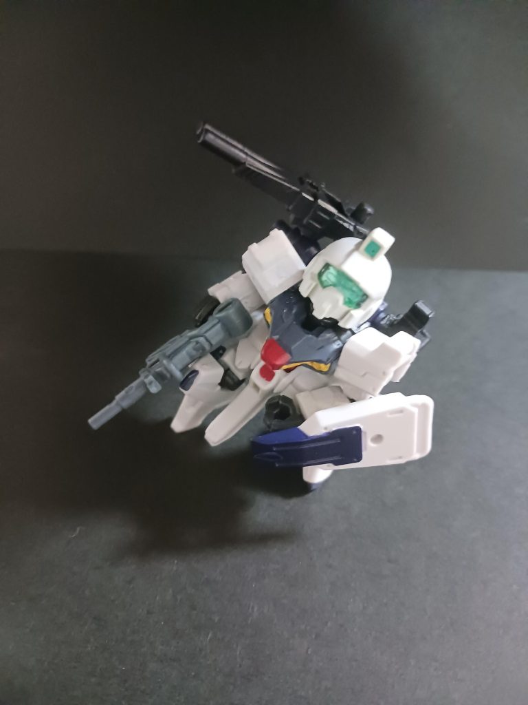 専用シールドとビーム砲を装備して、大地を駆ける！これは砲撃のイメージ。基本的に宇宙での活動は想定しておらず、陸戦でこそ本領発揮だ！