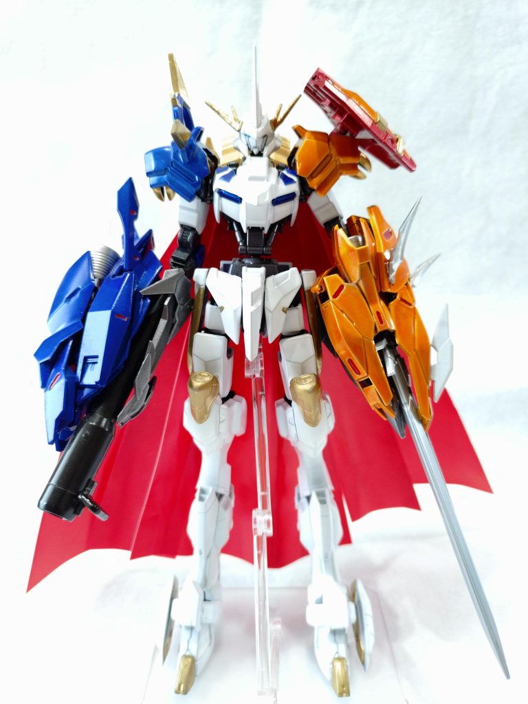 本物観たら足めっちゃ長くて、自作したの見たら「足短っ!」って思い足を継ぎ足しました。よくよく見ると元々の足と足首の間にウィングゼロの膝下が噛ませてあるのがわかるかと思います。ポリパテを使った部分もありますが、実は元キットの端白星とウィングゼロが同じポリキャップを使っておりミキシングも比較的簡単でした。