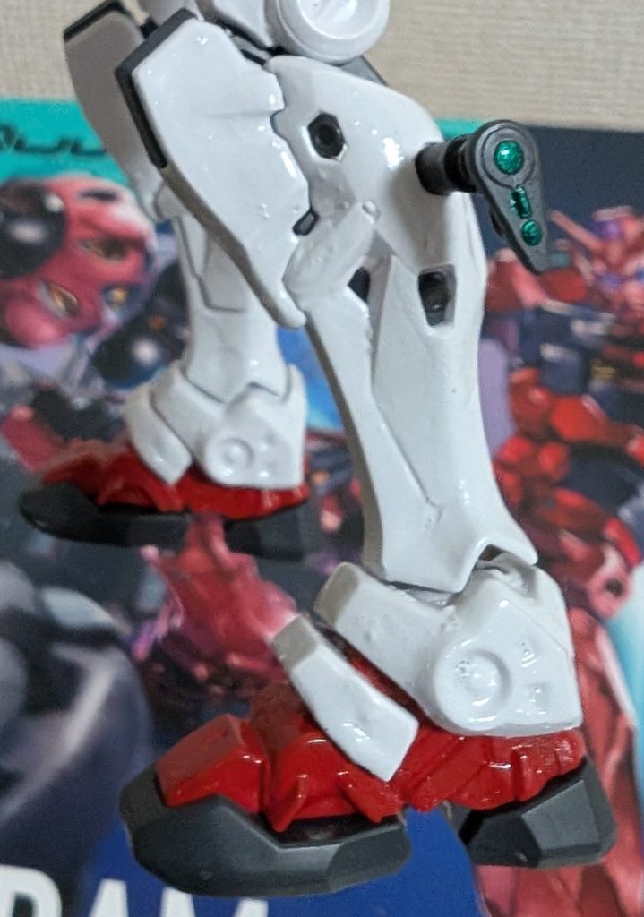 細かい部分もシールを使わず、筆塗りしてます(気泡が入ってたり粗い所ありますが・・・w)。