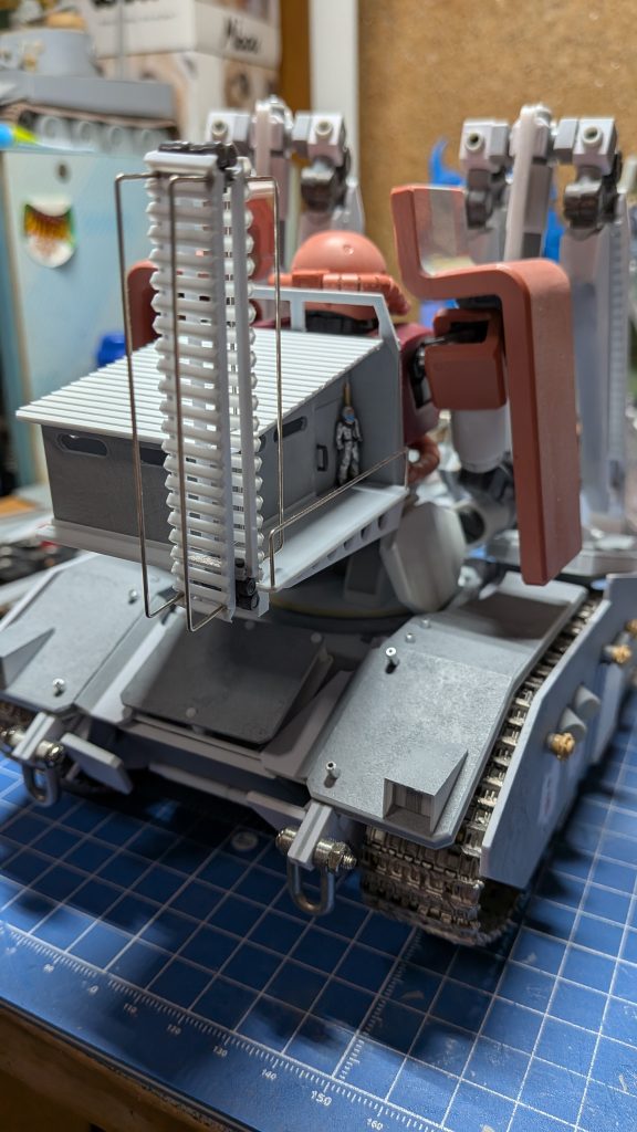 塗装前後ろです。工作途中の写真が携帯の突然の停止と一緒になくなったてしまってます。他のバックアップから引っ張り出す他ないです。