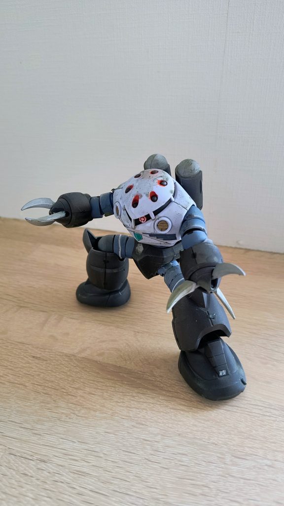 水から上がったあとの、藻っぽいものをイメージして汚してます。