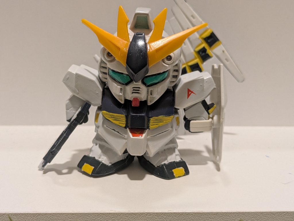 アンテナの位置を下げてます。なぜか妙におでこが広い子なのでプチ整形です。