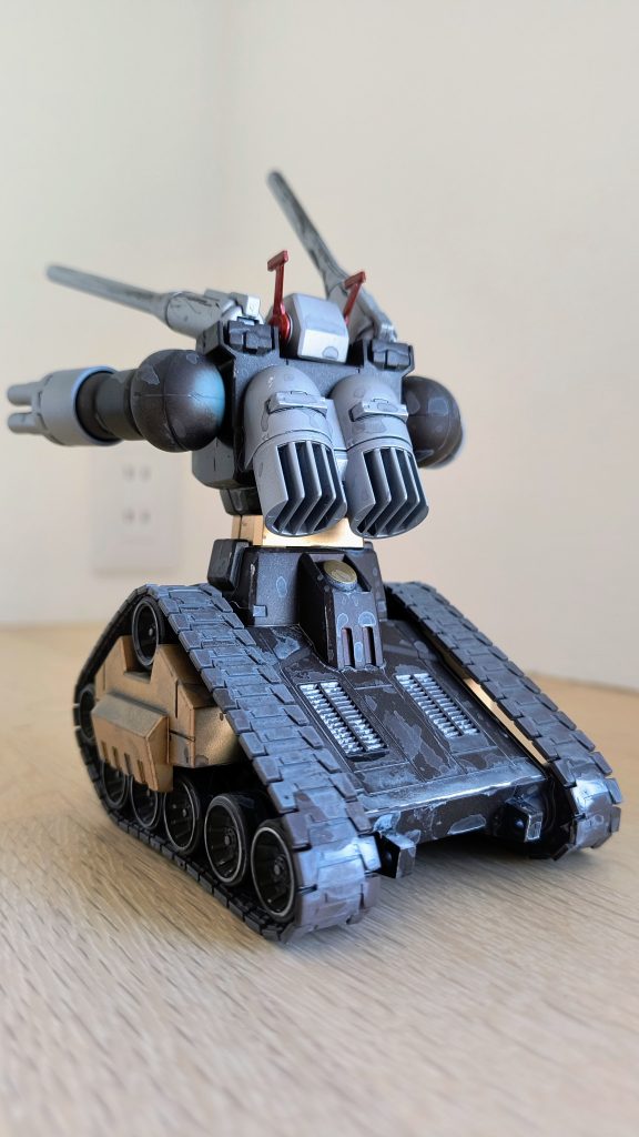 メインカラーは、ブラウンのサフの上に最近お気に入りの黒鉄色、ゴールドとシルバーの３色です。