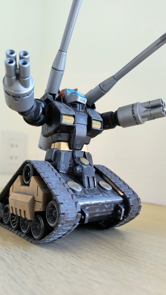 汚しはダイソーのアクリル絵の具で適当に。雨降ったあとの水染みのイメージ。